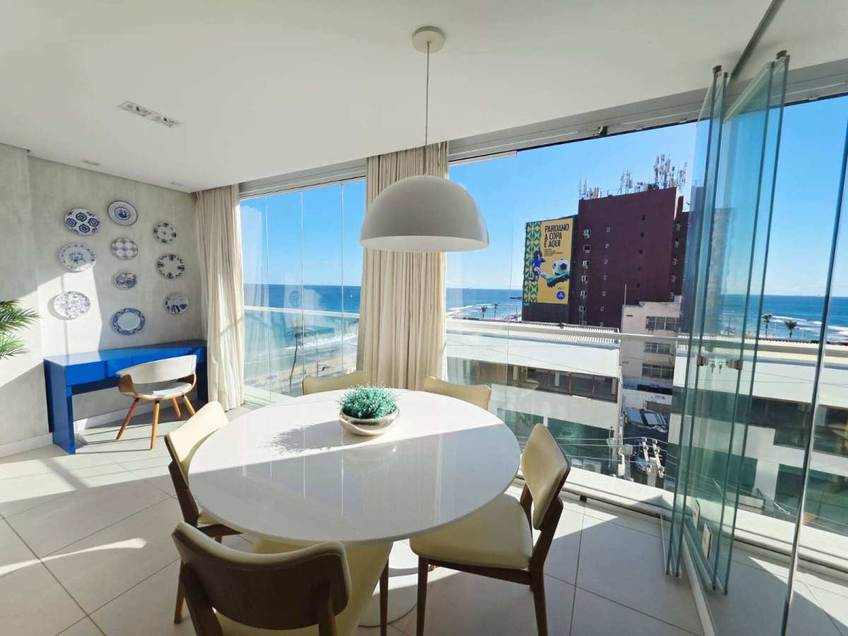Apartamento Expresso 2222 de 1 quarto Decorado Frente Mar Barra / Ondina - Iuri Imóveis