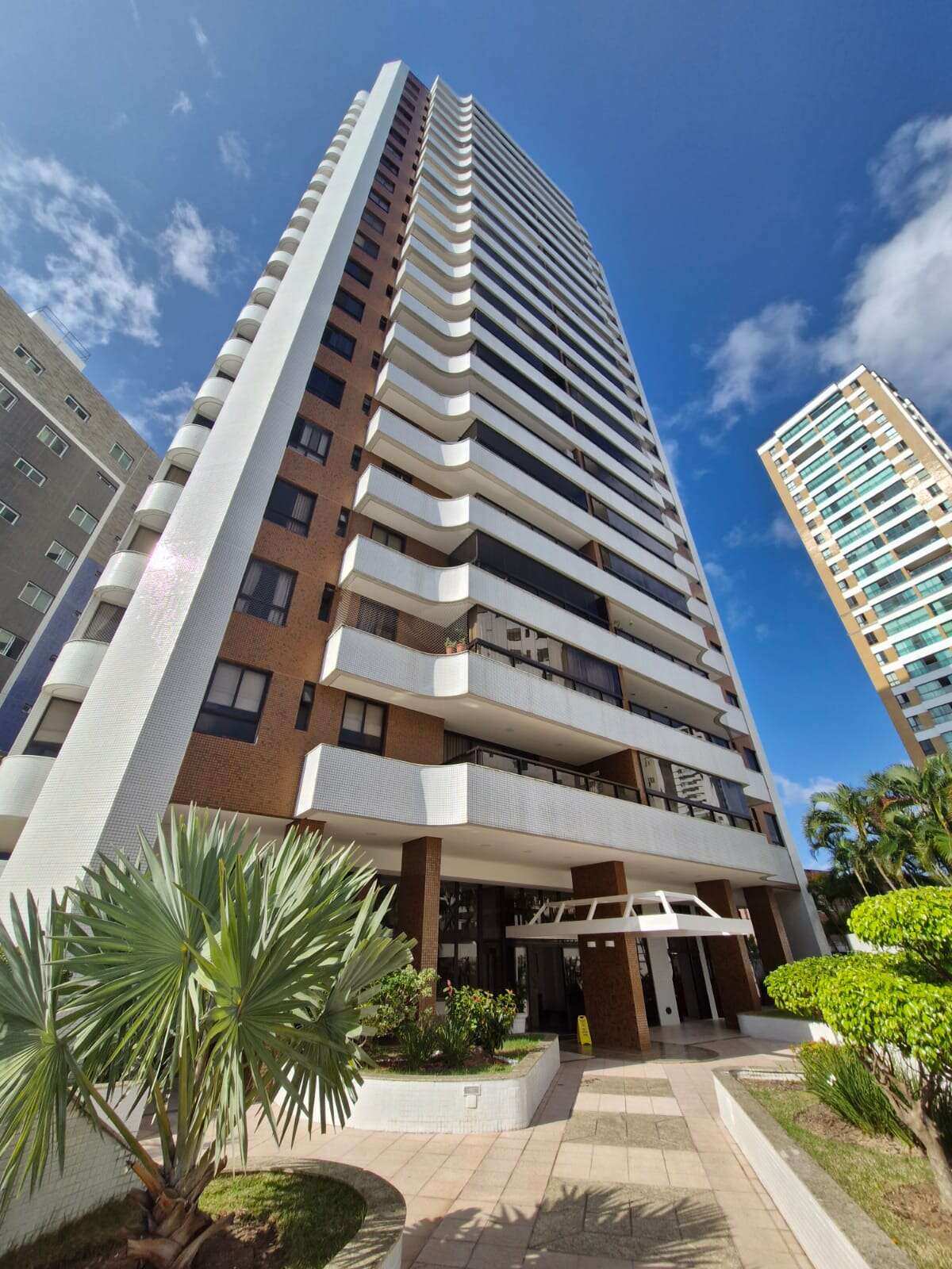 Apartamento Jardim Apipema 4 Quartos 162m² Giovanni Bellini Reg. Barra Ondina - Iuri Imóveis