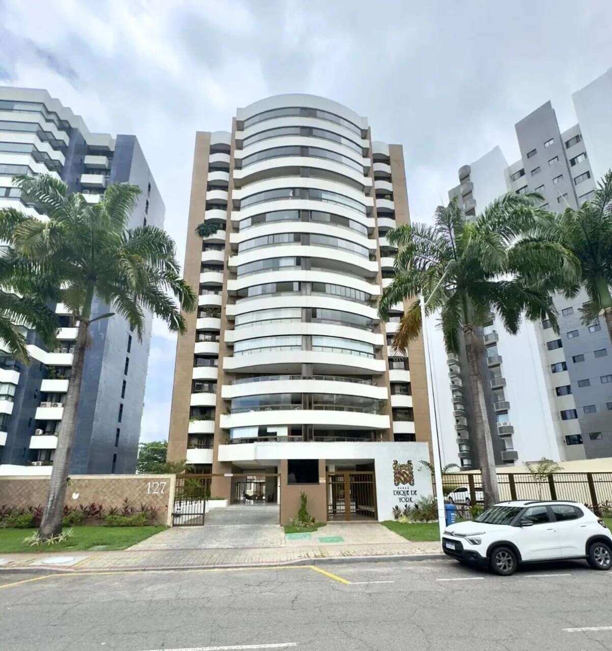 Apartamento Pituba Ville 3 Quartos 245m²  Ed.  Mansão Duque de York Oportunidade - Iuri Imóveis