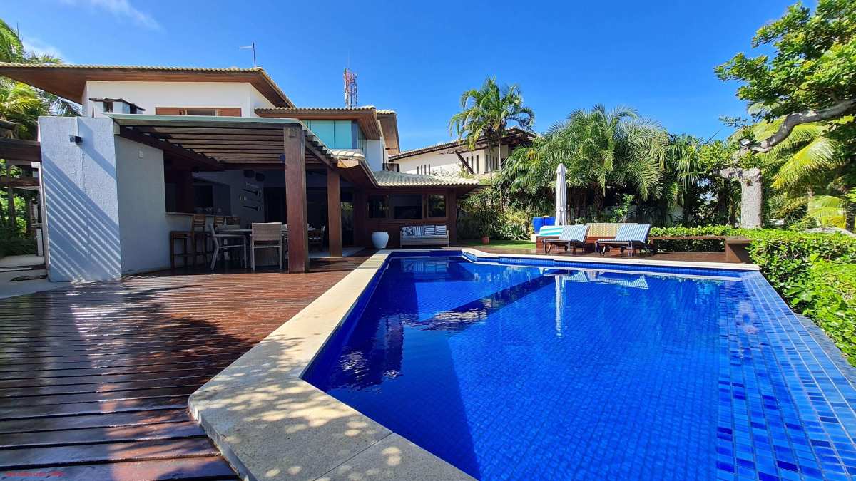 Casa 4 Suítes Porto Busca Vida Resort 700m² Reg. Lauro de Freitas Estrada do Coco - Iuri Imóveis