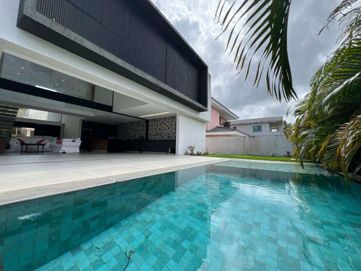 Casa Alphaville Litoral Norte 1 de 4 Suítes 300m² Reg Lauro de Freitas Estrada do Coco / Linha Verde - Iuri Imóveis