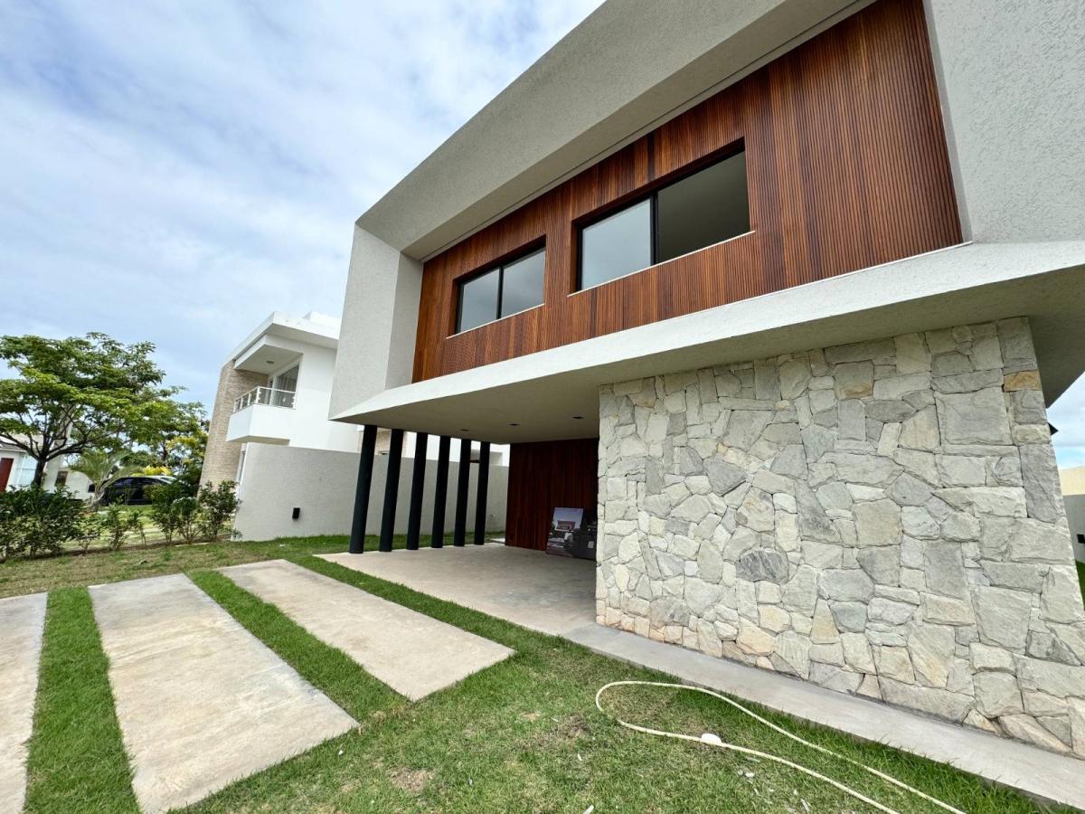 Casa Alphaville Litoral Norte 2  com 4 Suítes 300m² Reg Lauro de Freitas Estrada do Coco Linha Verde - Iuri Imóveis