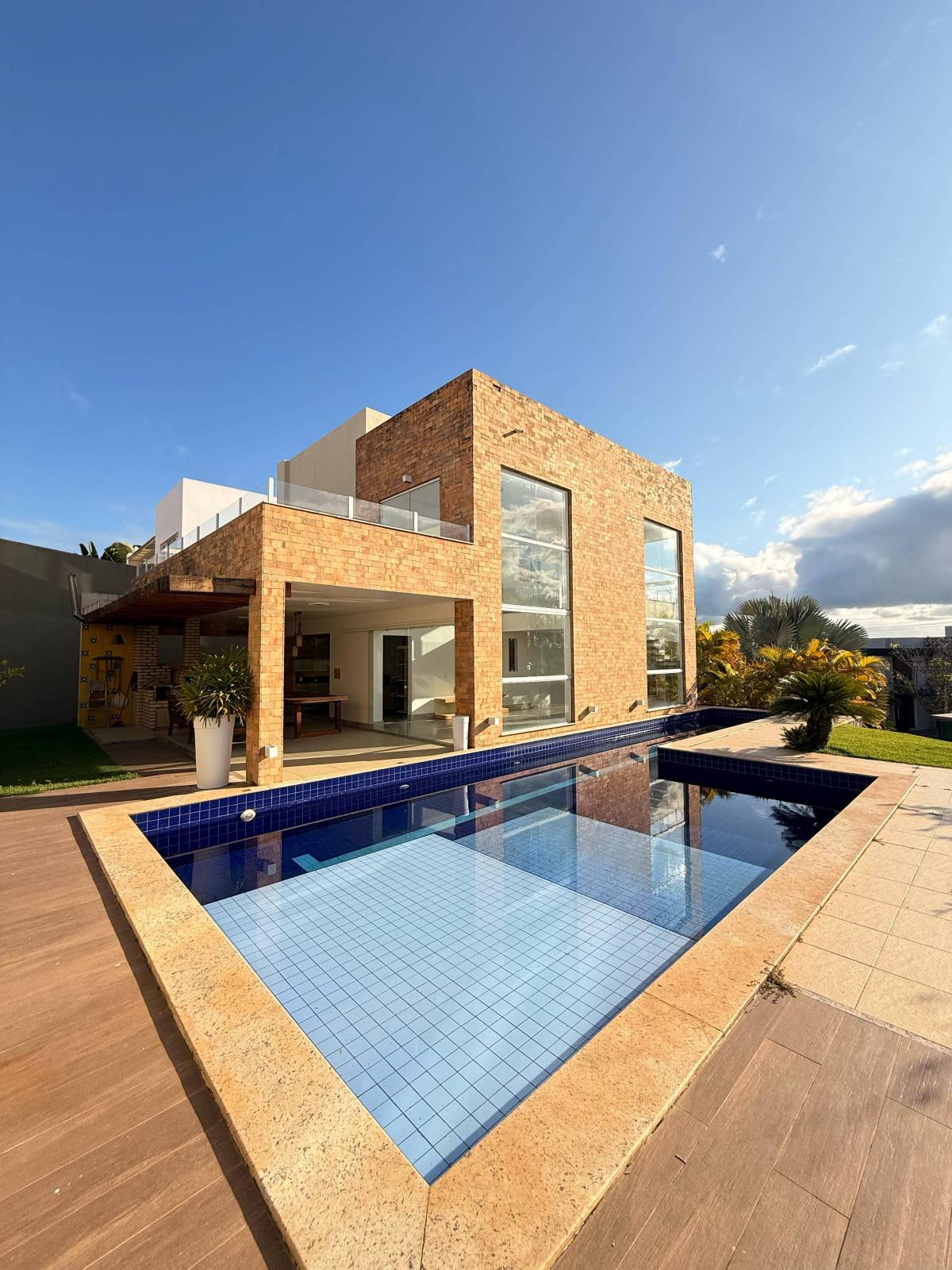 Casa Alphaville Litoral Norte 2 Triplex 3 Quartos 622m² Estrada do Coco / Linha Verde - Iuri Imóveis