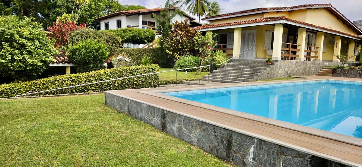 Casa Linda Lauro de Freitas 3 Suítes Condomínio Beira Rio 1.094m² Finamente Decorada Oportunidade