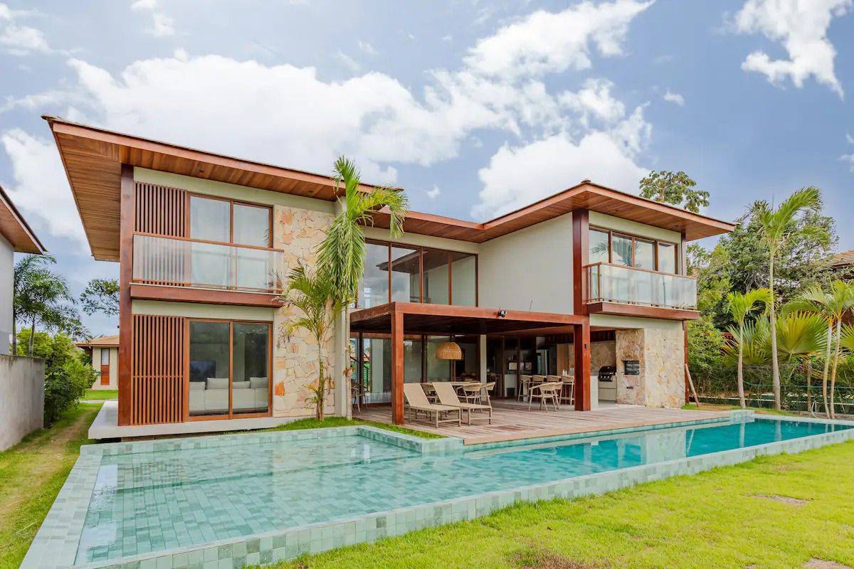 Casa Praia do Forte 5 suítes Decorada Cond Ilha dos Pássaros Estrada do Coco Linha Verde - Iuri Imóveis