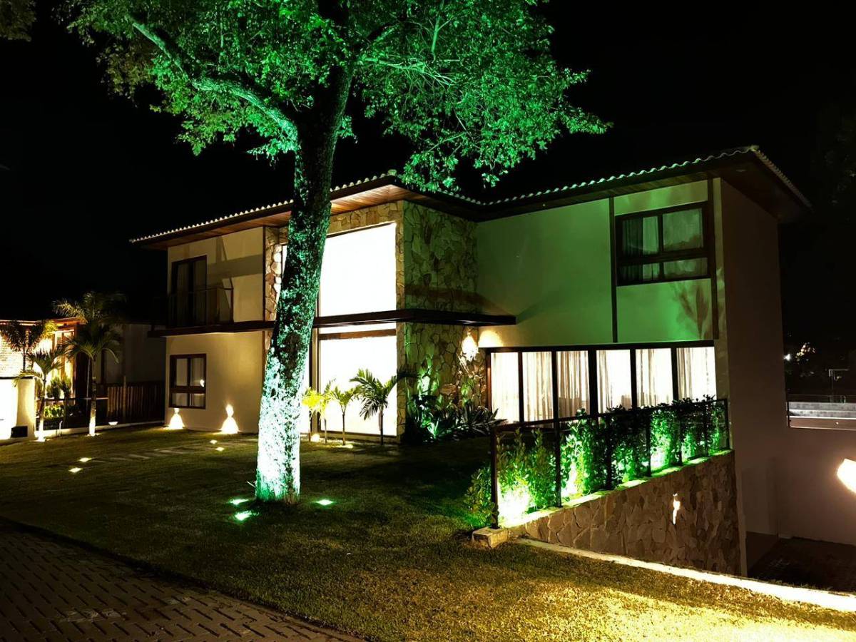 Casa Praia do Forte Triplex 4 suítes Ilha dos Pássaros Estrada do Coco Linha Verde Fino Acabamento