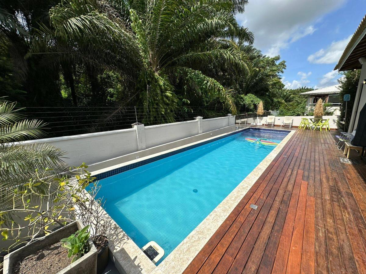 Linda Casa Alphaville Litoral Norte 1 com 4 Suítes 462m²  Estrada do Coco / Linha Verde